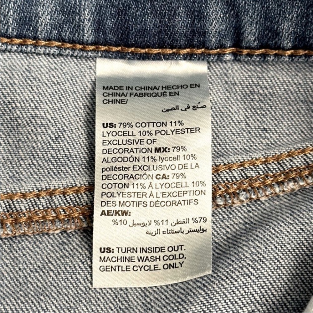 Chico's Two-Tone Light Blue Cropped Wide-Leg Jeans with Dark Hem - Picture 7 of 10